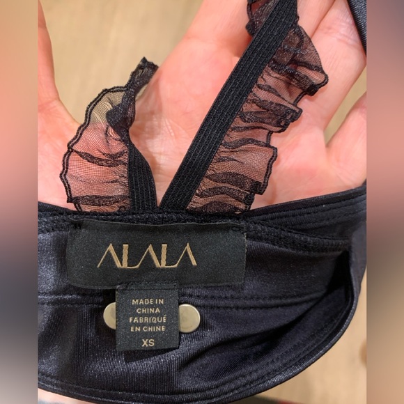 ALALA Flirty Crossback Sports Bra With Sheer Ruffle Straps - Black Size XS - Picture 6 of 7